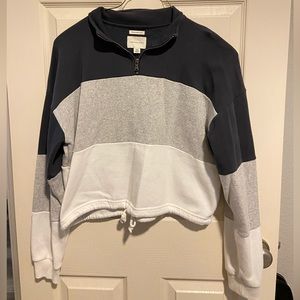 american eagle mid cropped jacket with zipper and jaw string on bottom